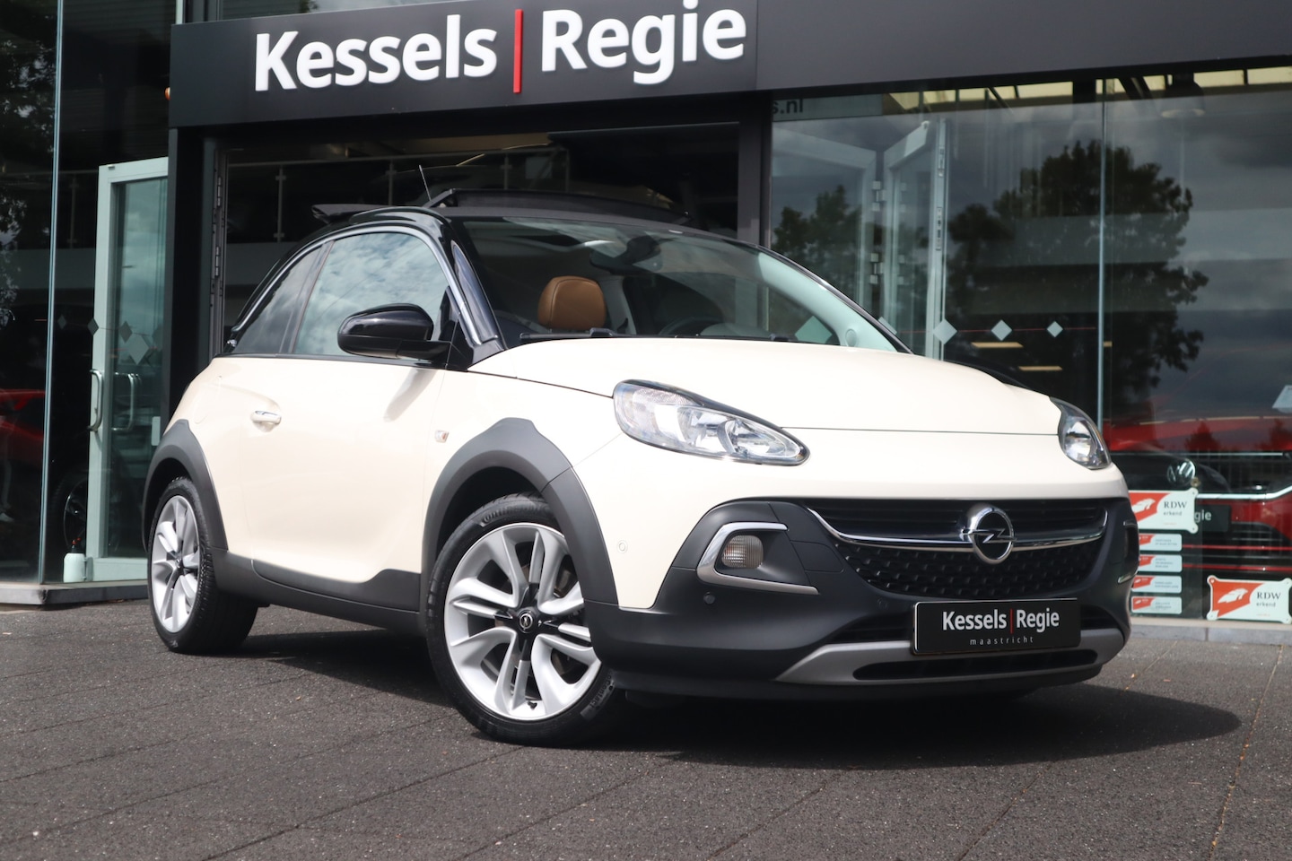 Opel ADAM - 1.0 Turbo Rocks | Open dak | CarPlay | Stuur/Stoelverwarming | Sensoren | Cruise | Leer | - AutoWereld.nl