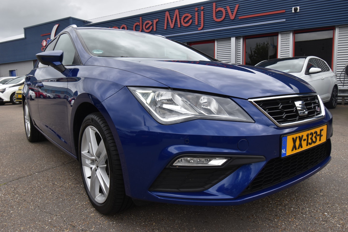 SEAT Leon ST - 1.0 TSI FR Business Intense , CLIMATR , CR CONTR , NAVI , PDC V+A  ,  LMV17 , ZWARTE HEMEL - AutoWereld.nl