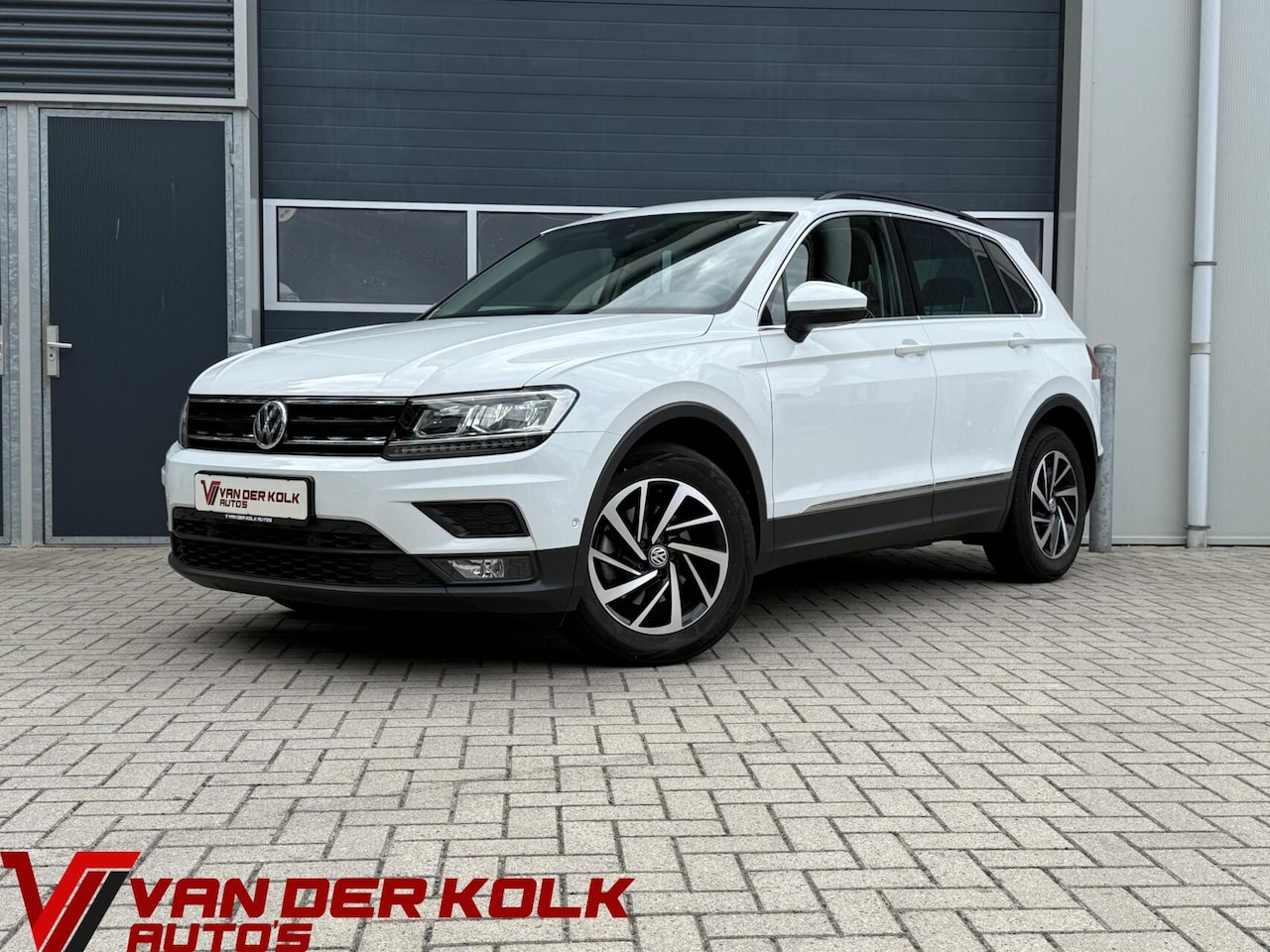 Volkswagen Tiguan - 1.5 TSI ACT Comfortline Business | Full LED | Trekhaak Wegklapbaar | Camera | CarPlay | Na - AutoWereld.nl