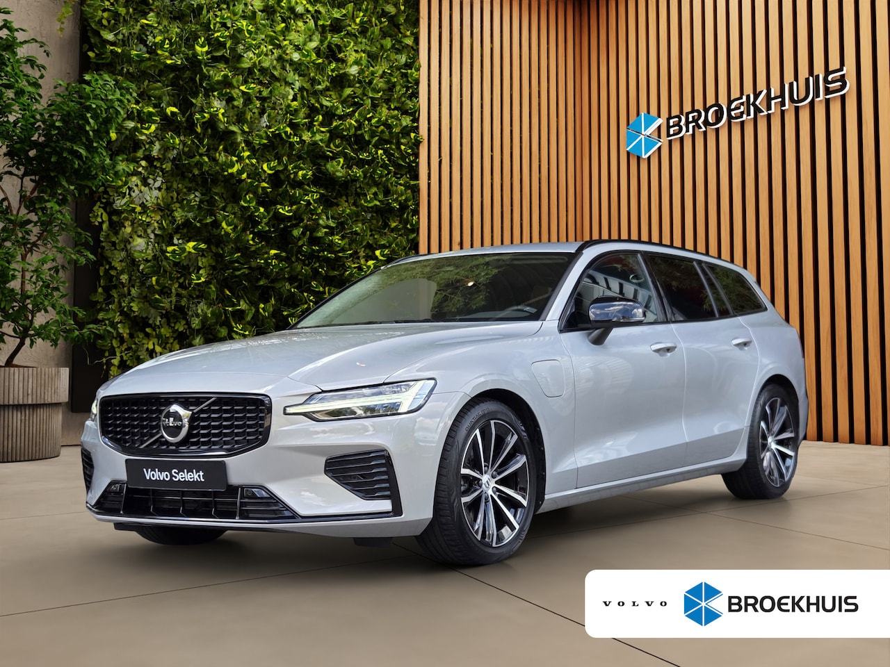 Volvo V60 - 2.0 T6 Recharge AWD Plus Dark | Adaptive Cruise | BLIS | Camera | Stuur/stoelverwarming | - AutoWereld.nl