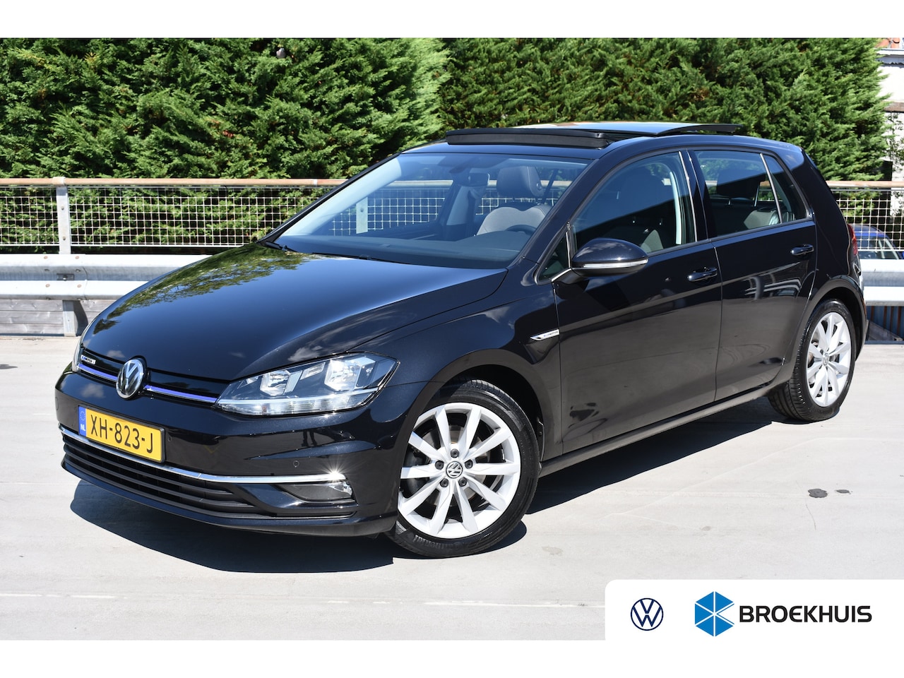 Volkswagen Golf - 1.5 TSI 130PK Highline | ACC | PDC V+A | Climate Control | Navigatie | Schuif-kanteldak - AutoWereld.nl