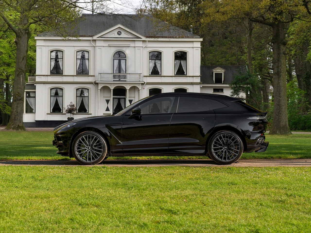 Aston Martin DBX - 707 4.0 V8 | Veel carbon! | Alcantara interieur | NL-auto | Premium audio - AutoWereld.nl