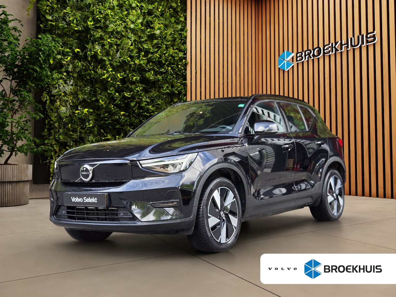 Volvo XC40 - Single Motor Essential 69 kWh | Camera | CarPlay | Draadloze lader | Google Navigatie - AutoWereld.nl