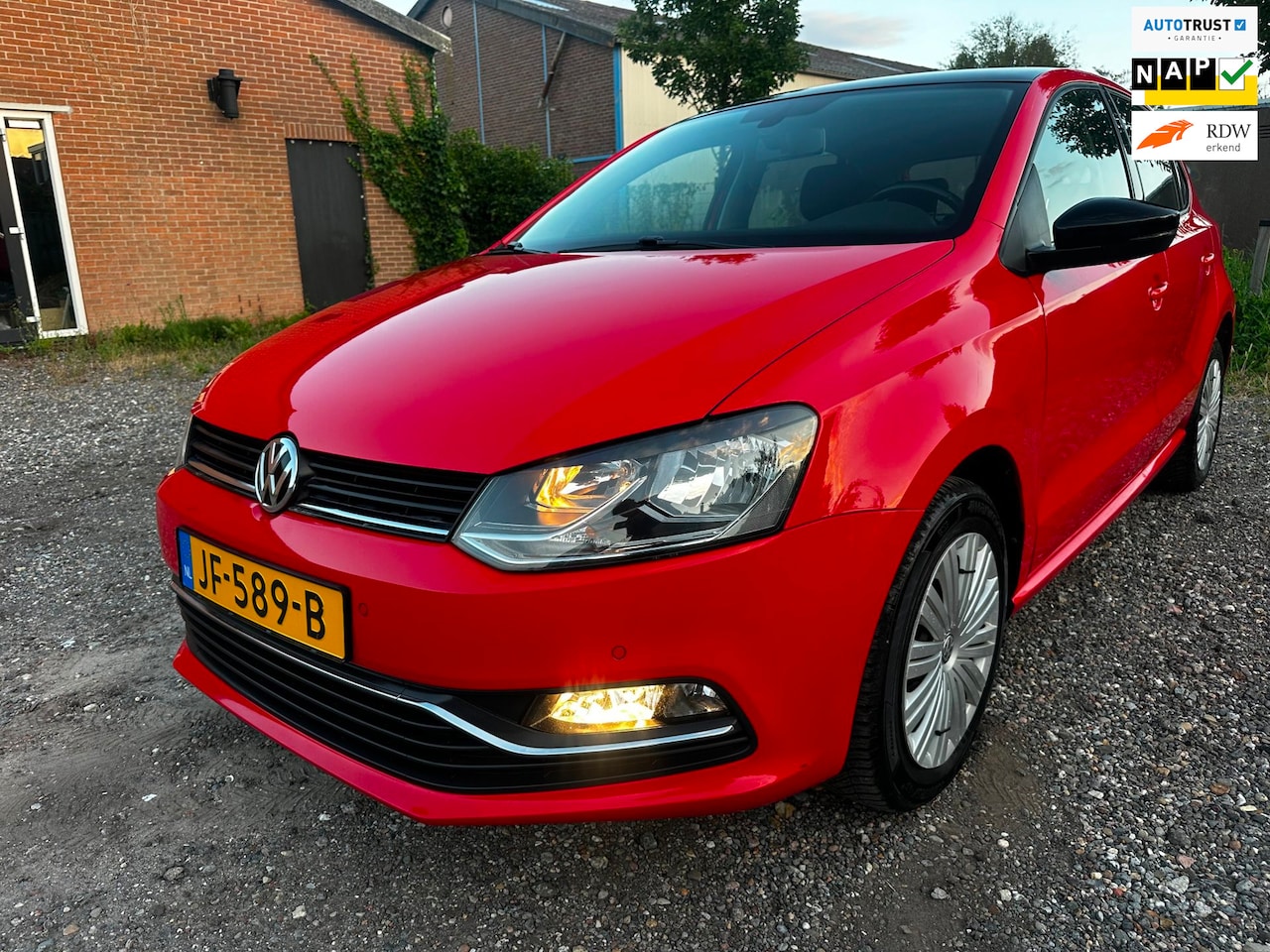 Volkswagen Polo - 1.4 TDI CARPLAY TREKHAAL PARKEER-SEN MULTI-STUUR - AutoWereld.nl