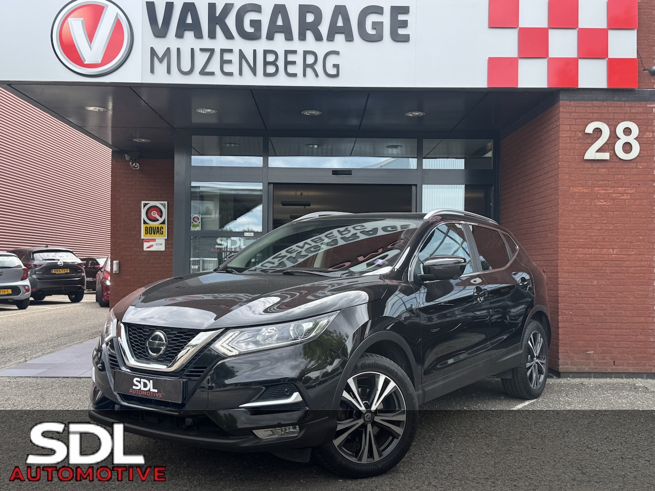 Nissan Qashqai - 1.3 DIG-T N-Connecta 160PK!! // NAVI // CLIMA // CAMERA // CRUISE // PANO DAK // TREKHAAK! - AutoWereld.nl