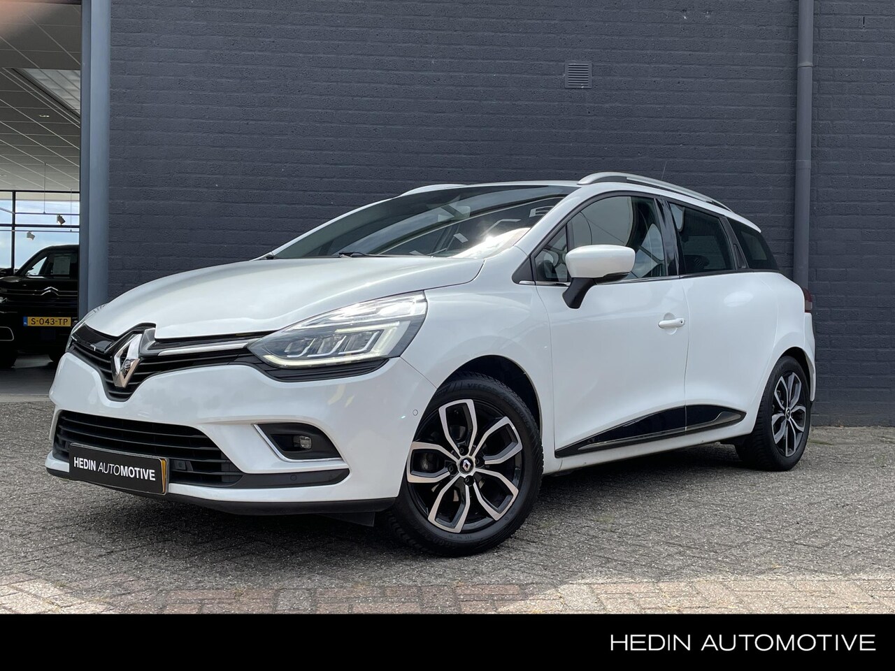 Renault Clio Estate - 0.9 TCe Intens | BOSE | Luxe Bekleding | Camera | Trekhaak - AutoWereld.nl