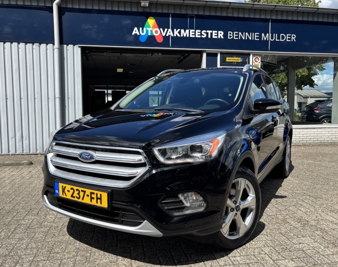 Ford Kuga - 1.5 EcoBoost Titanium CAMERA / TREKHAAK / WINTER PACK - AutoWereld.nl