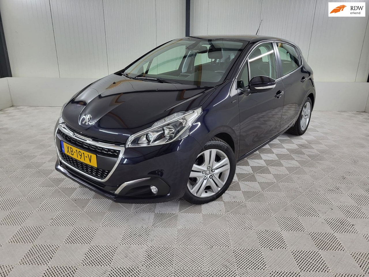 Peugeot 208 - 1.2 PureTech Signature 1.2 PureTech Signature, Carplay, Parkeersensoren, Navigatie - AutoWereld.nl