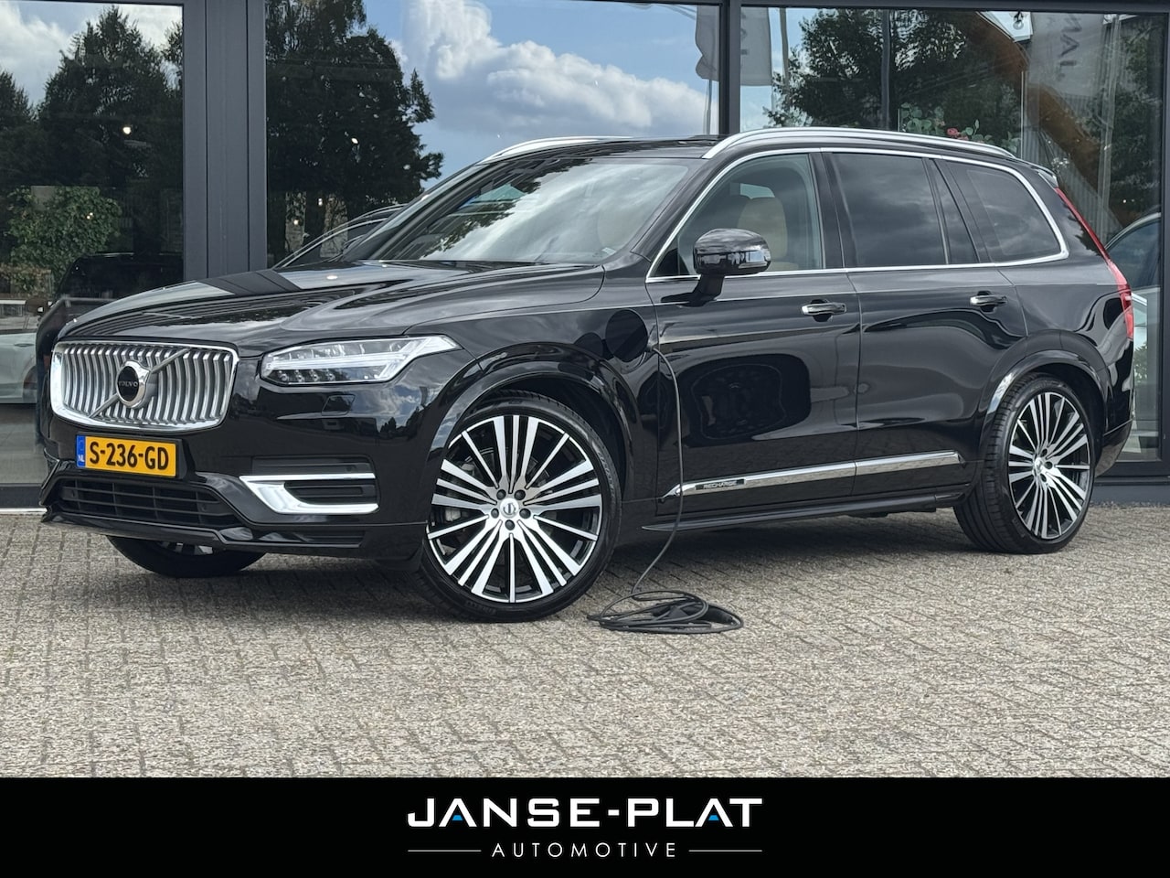 Volvo XC90 - 2.0 T8 Long Range AWD Ultimate Bright | Luchtvering | Pano | Trekhaak | - AutoWereld.nl