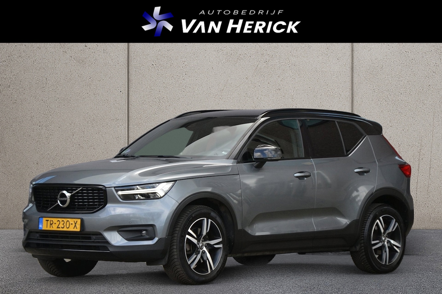 Volvo XC40 - 2.0 T4 R-Design 190PK | ACC | Keyless | Standverwarming - AutoWereld.nl
