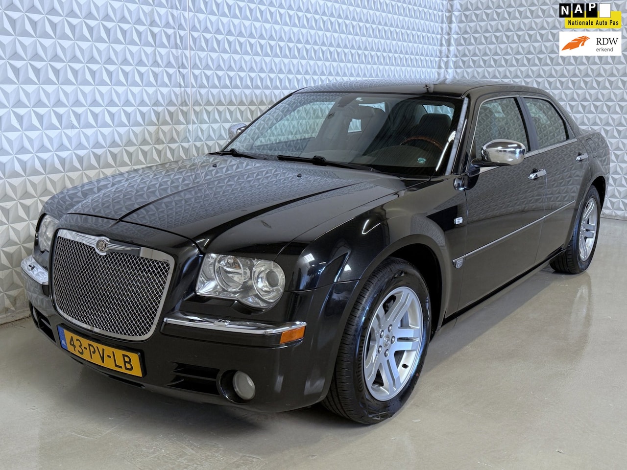 Chrysler 300C - 3.5 V6 Airco/Cruise/Leder/TREKHAAK (2005) - AutoWereld.nl