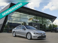 Volkswagen Passat - 1.4 TSI GTE 218pk Highline Panoramadak Camera *SOH 95%* Carplay NLauto LED Adaptive cruise