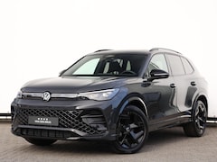 Volkswagen Tiguan - 1.5 eTSI R-Line Edition 150PK DSG Black style | Panoramadak | Stoelverwarming | Navigatie