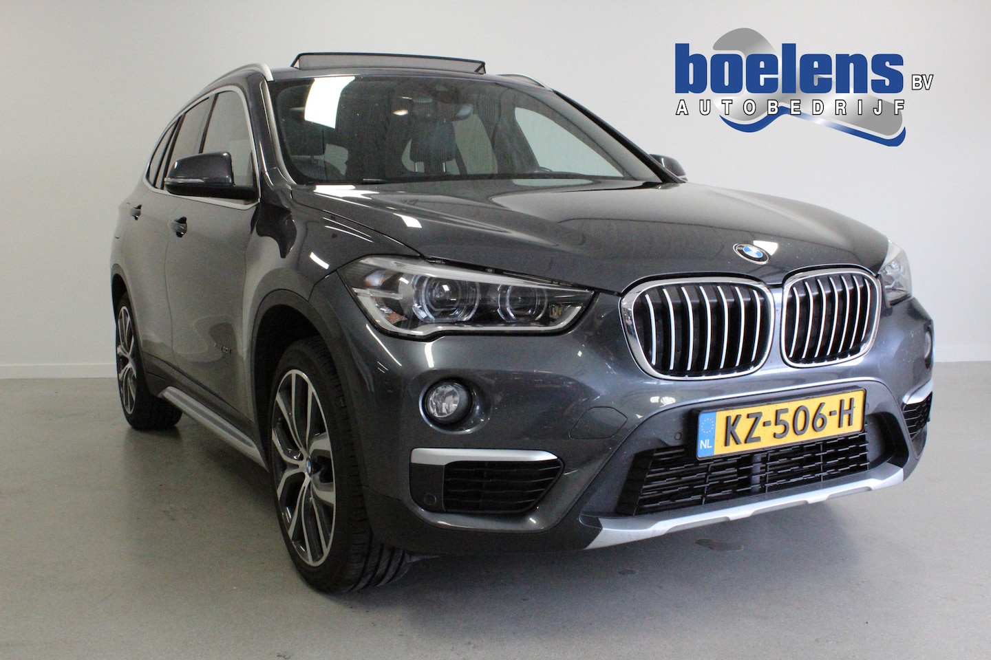 BMW X1 - xDrive20i Centennial High Executive | 192PK | PANO | H&K | CLIMA | STOEL-VERW | CAMERA | N - AutoWereld.nl