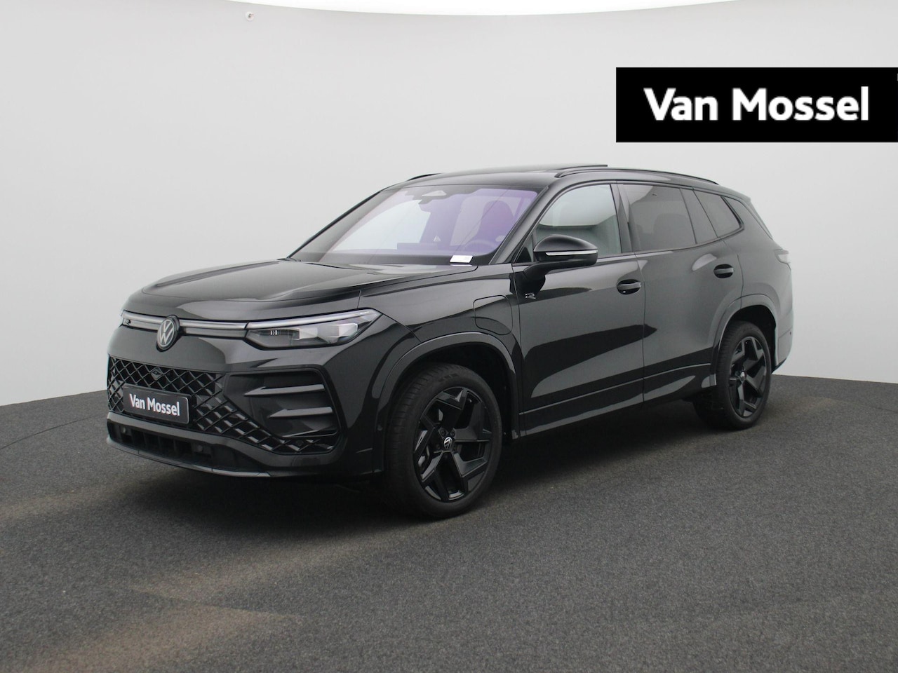 Volkswagen Tayron - 1.5 eHybrid R-Line Edition 272PK | SoH 100% | Panoramadak | Trekhaak | Navigatie Groot Sch - AutoWereld.nl