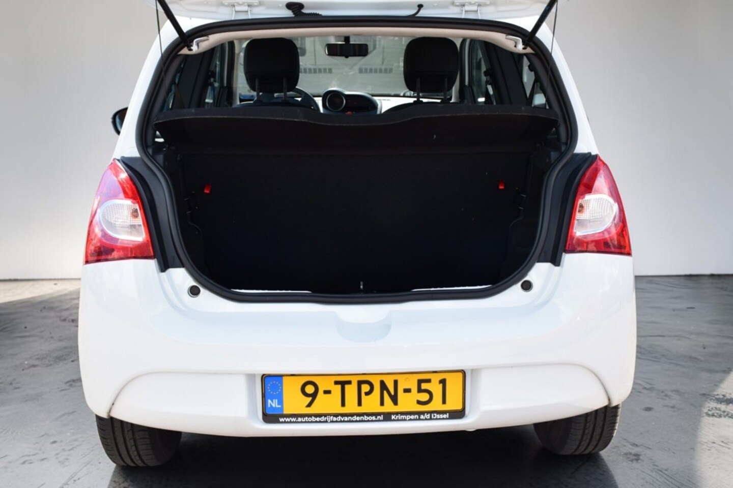 Renault Twingo - 1.2 16V Parisienne 1.2 16V Parisienne,NAP, Dealeronderhouden, Airco, Elektrische ramen