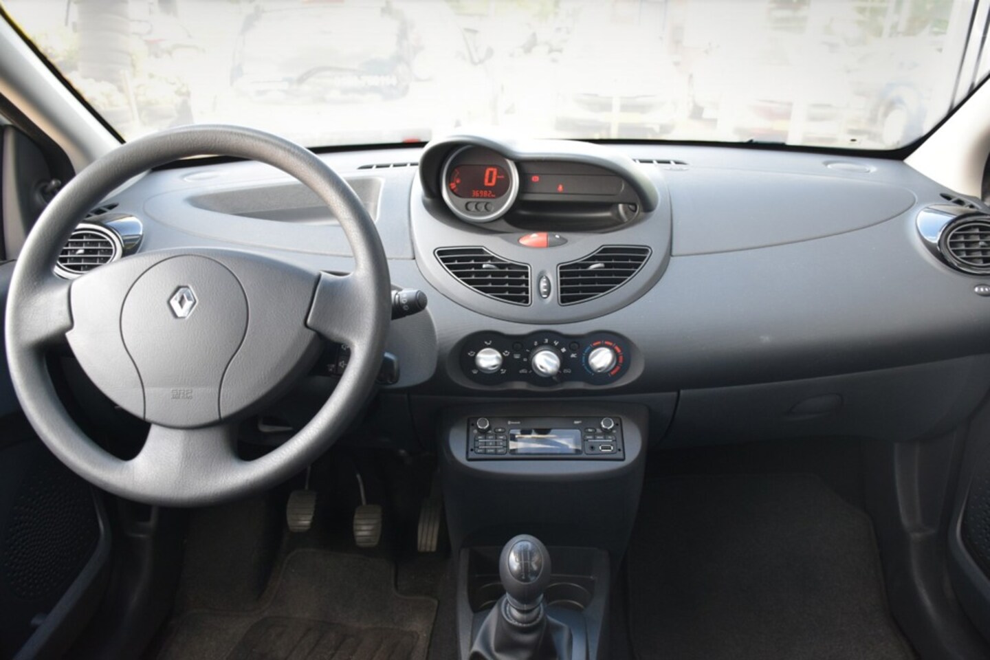 Renault Twingo - 1.2 16V Parisienne 1.2 16V Parisienne,NAP, Dealeronderhouden, Airco, Elektrische ramen