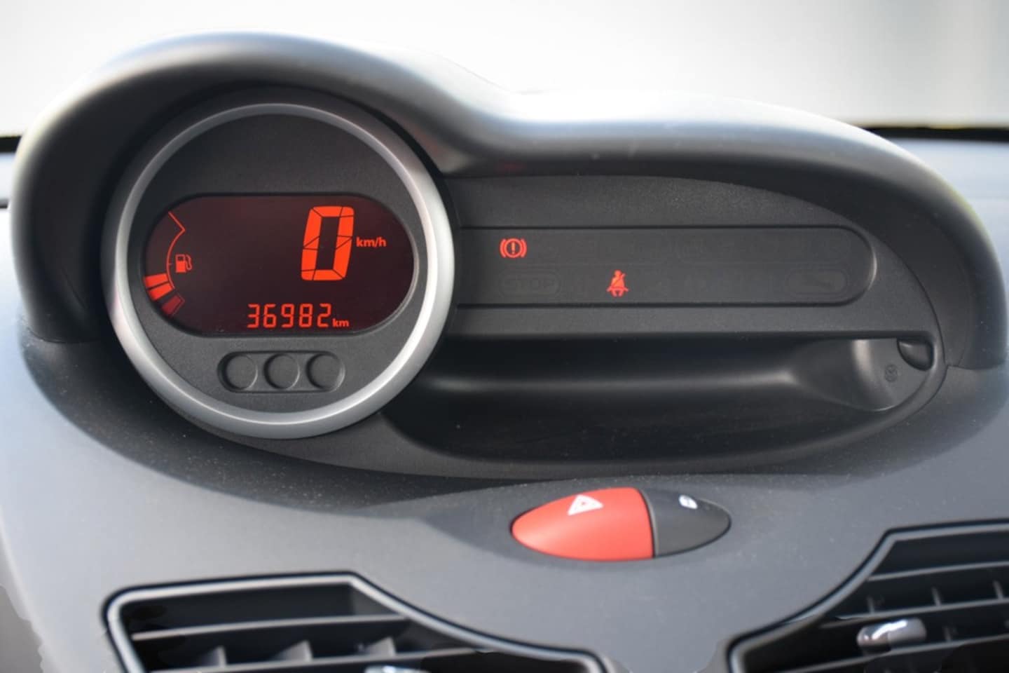 Renault Twingo - 1.2 16V Parisienne 1.2 16V Parisienne,NAP, Dealeronderhouden, Airco, Elektrische ramen