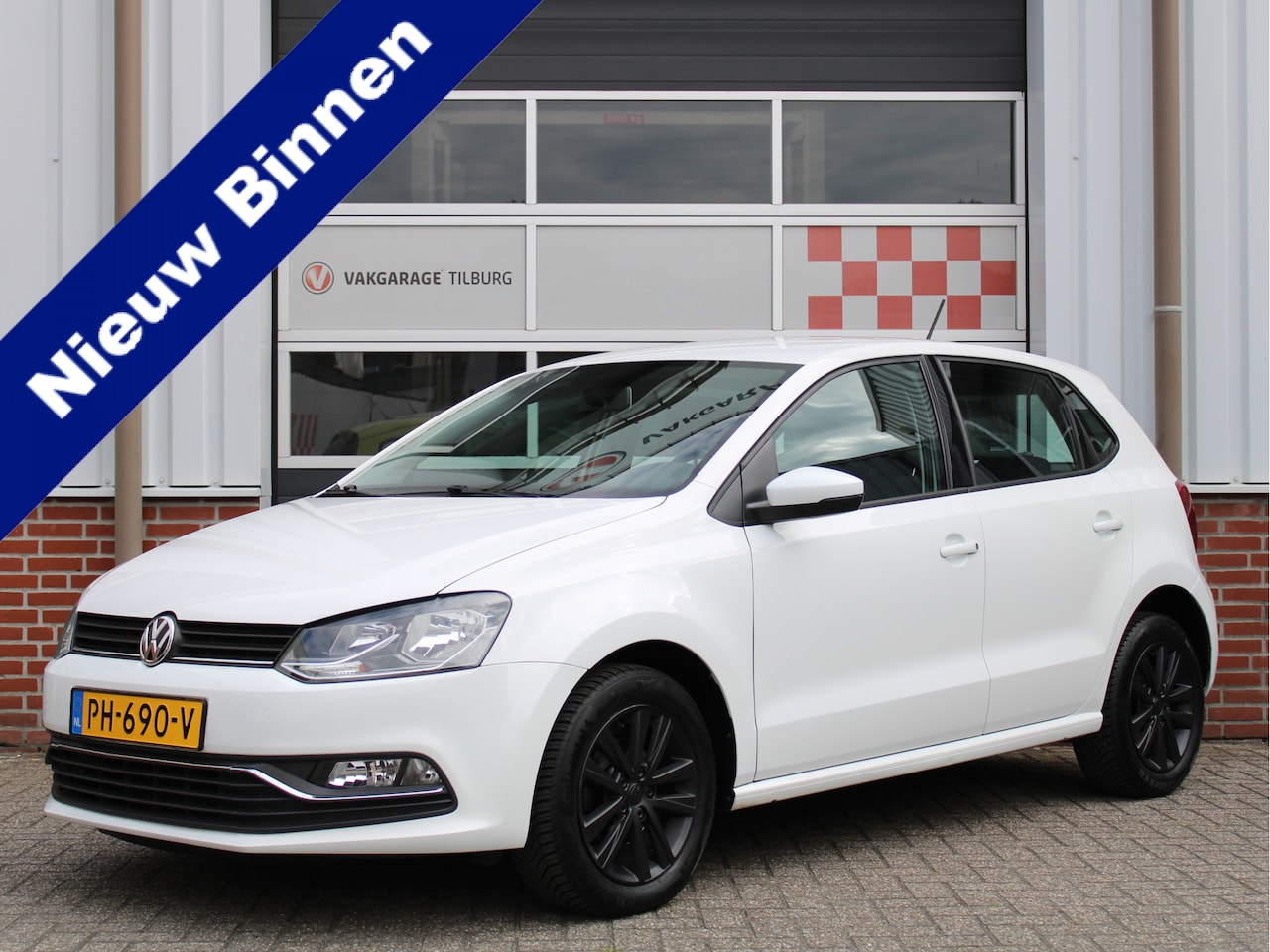 Volkswagen Polo - 1.2 TSI 90PK Comfortline /NAVI/Cruise control/Carplay/Bluetooth/15'LM/Armsteun/CV/ISOFIX/N - AutoWereld.nl