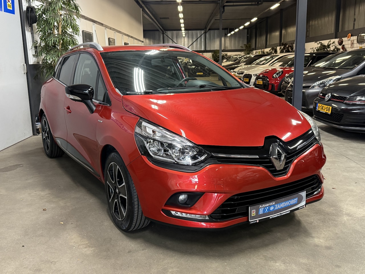 Renault Clio Estate - 0.9 TCe Limited // Airco // PDC // Navi - AutoWereld.nl