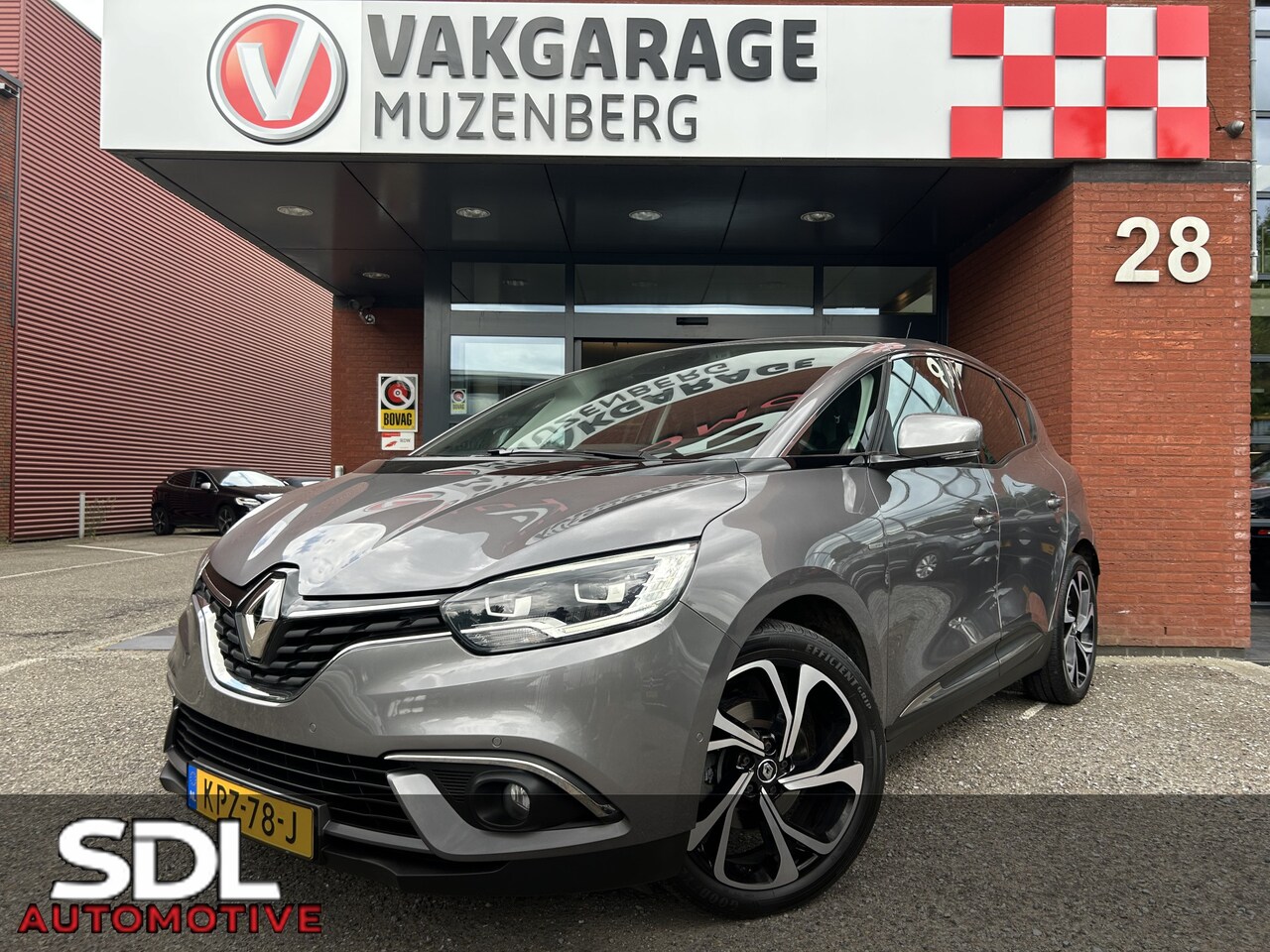 Renault Scénic - 1.2 TCe Bose // WEGKLAPBARE TREKHAAK // BOSE // DODEHOEK // KEYLESS // CAMERA+SENSOREN // - AutoWereld.nl