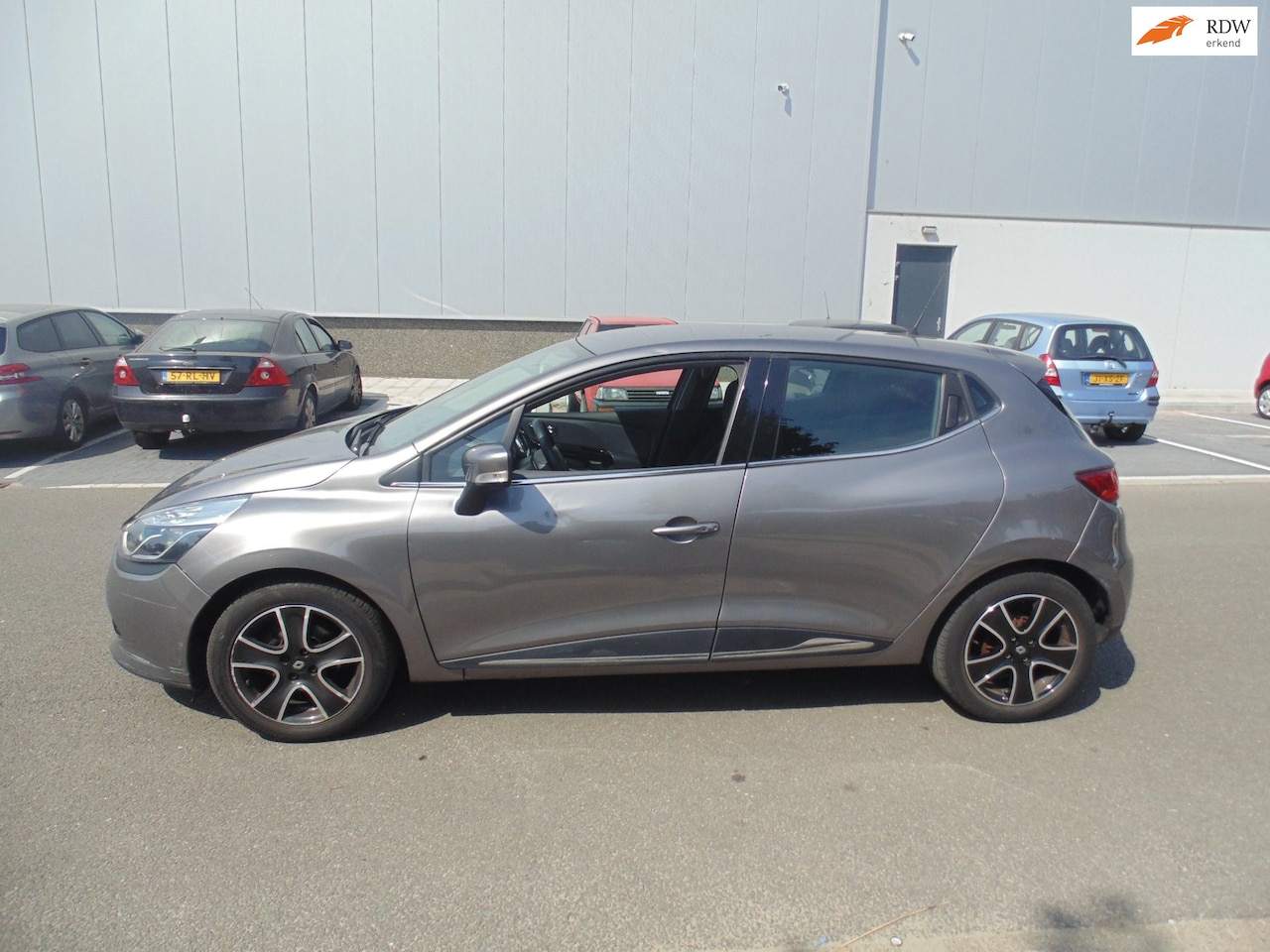 Renault Clio - 1.5 dCi Dynamique AUTOMAAT 120000 KM - AutoWereld.nl