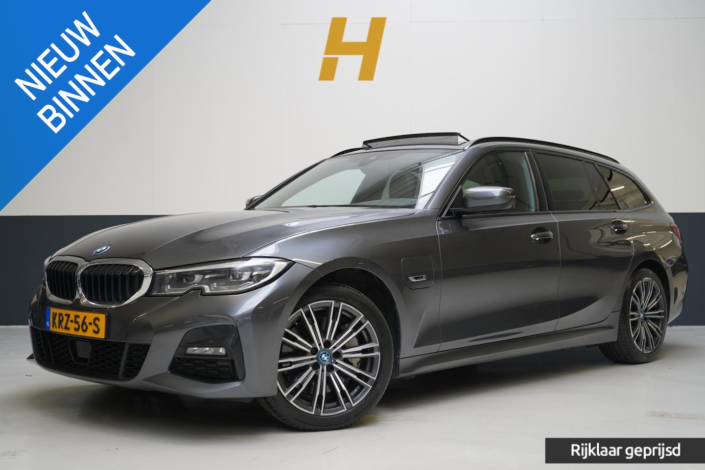 BMW 3-serie Touring - 330e High Executive | Panoramadak | Trekhaak | Memory | Stuurverwarming | Carplay | Stoelv - AutoWereld.nl