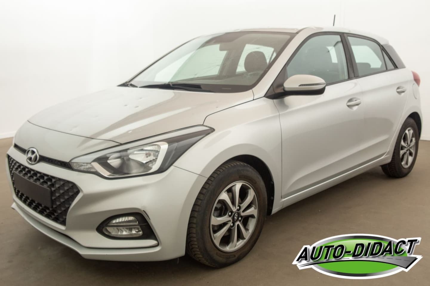 Hyundai i20 - I-20 1.2 Airco Navi Camera - AutoWereld.nl