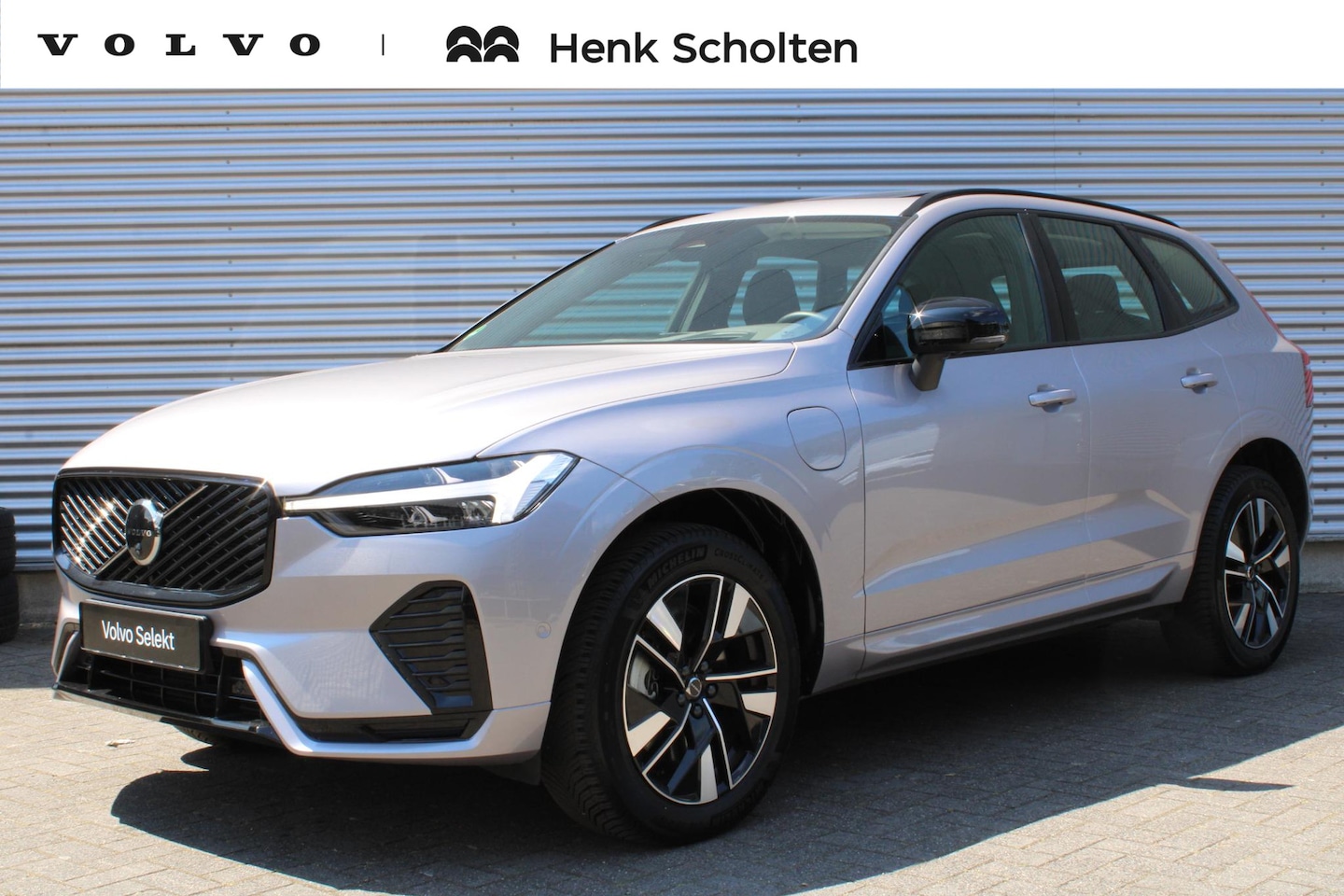 Volvo XC60 - 2.0 T6 Plug-in hybrid AWD Plus Dark SOH-waarde 100% | - AutoWereld.nl