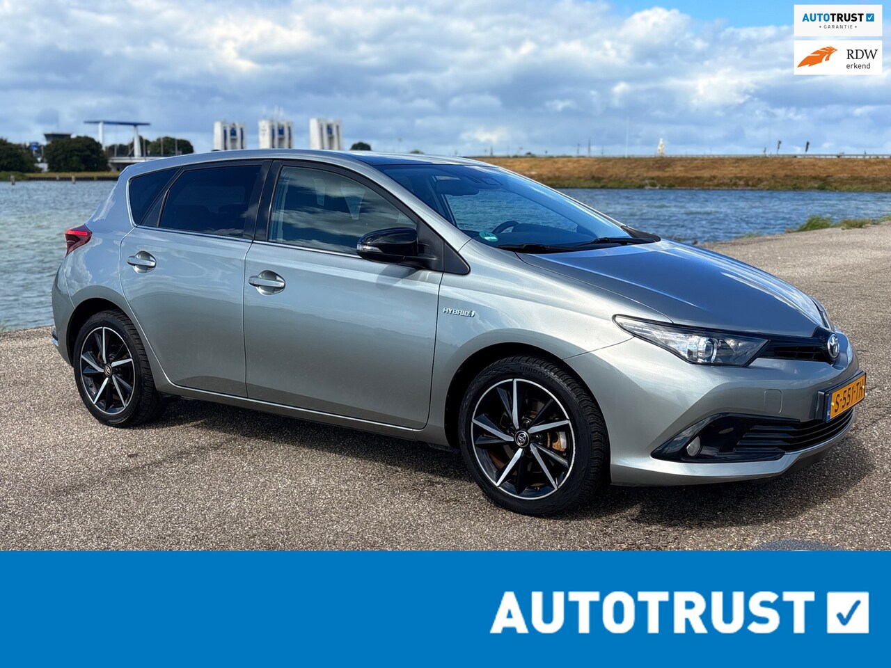 Toyota Auris - 1.8 Hybrid Dynamic Ultimate/Cam/Navi/Ecc - AutoWereld.nl