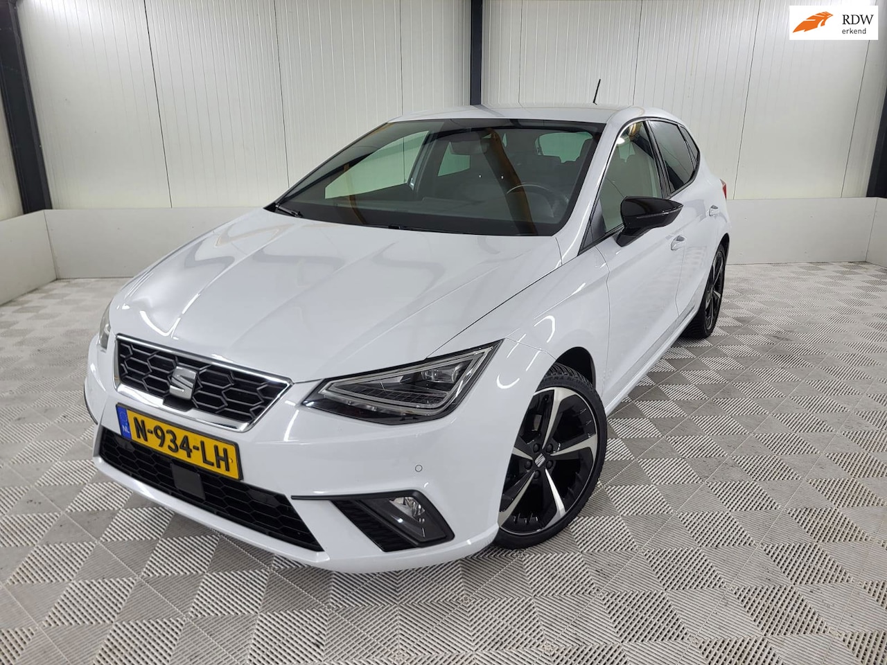 SEAT Ibiza - 1.0 EcoTSI FR Business Intense, Carplay, Automaat, Camera, Beats audio - AutoWereld.nl