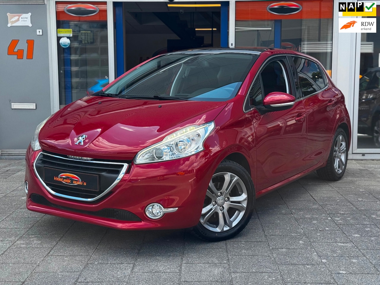 Peugeot 208 - 1.2 Allure Panorama Navigatie 5-Deurs NL-Geleverd - AutoWereld.nl