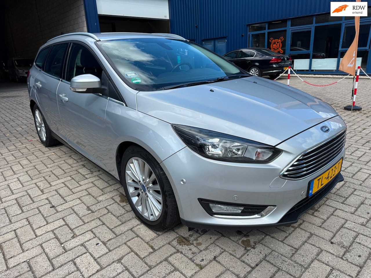 Ford Focus Wagon - 1.5 TDCI 120pk Automaat Titanium Edition / ECC / CRUISE / EURO 6 - AutoWereld.nl