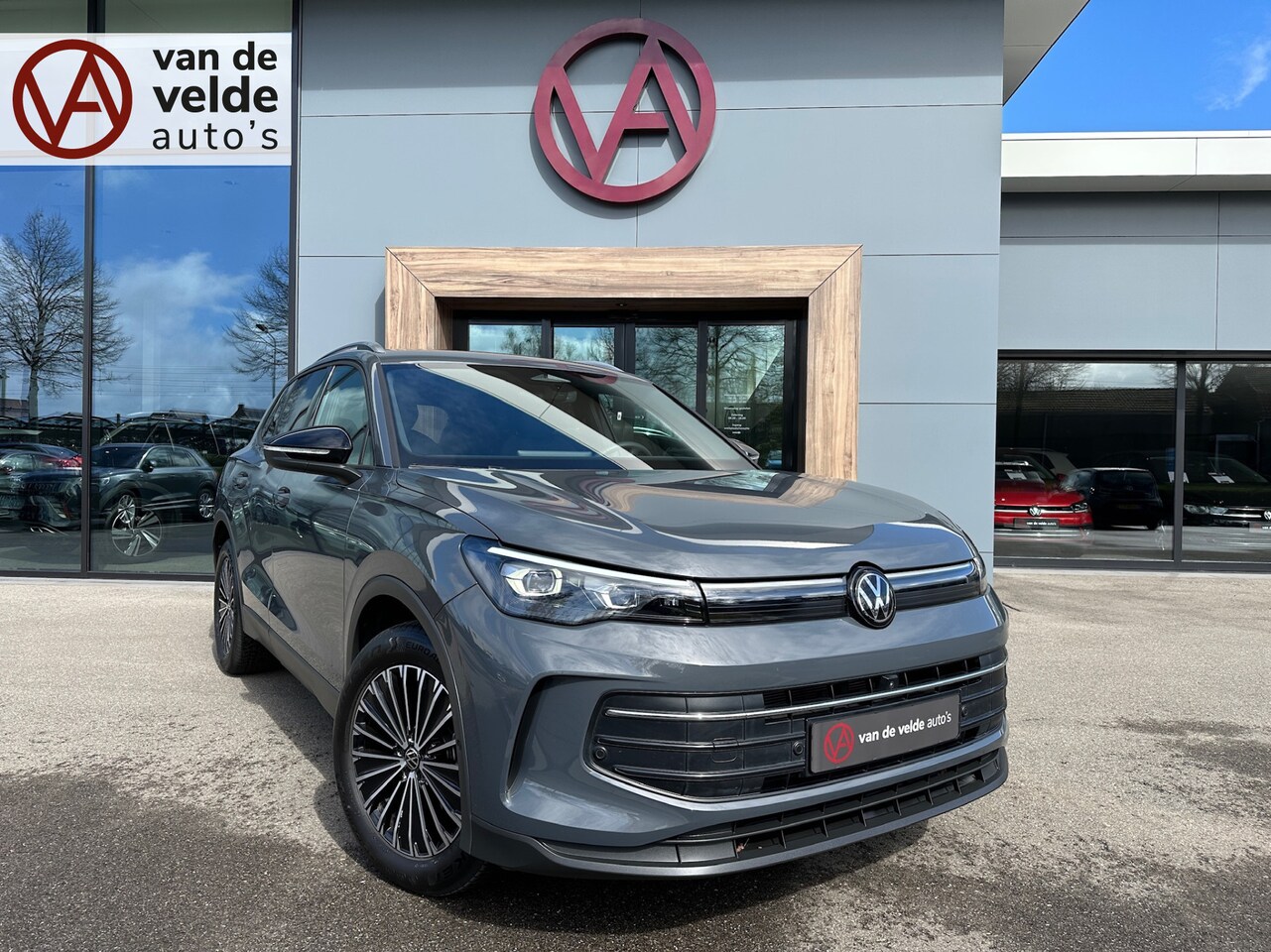 Volkswagen Tiguan - 1.5 eTSI 150pk DSG GOAL | Trekhaak | 360 Camera | IQ light | Dode hoek | Elek. Achterklep - AutoWereld.nl