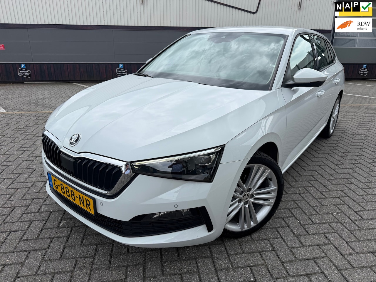 Skoda Scala - 1.0 TSI Business Edition*Automaat*CarPlay*Cruise*NAVI*StoelVerwarming*Park-Sensoren*LED*AP - AutoWereld.nl