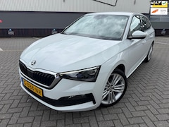 Skoda Scala - 1.0 TSI Business Edition*Automaat*CarPlay*Cruise*NAVI*StoelVerwarming*Park-Sensoren*LED*AP