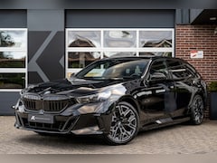 BMW 5-serie Touring - 530e xDrive M Sport | Bowers & Wilkins | 360° Camera | Trekhaak | Iconic Glow | Head-Up |