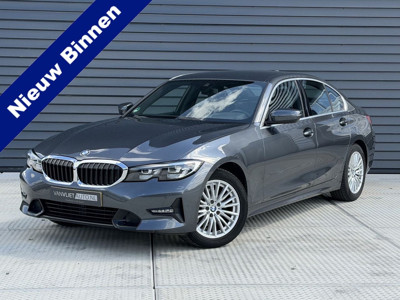 BMW 3-serie - 320i Executive Edition 184 PK | Automaat | Navi | Stoelverwarming | Climate | Trekhaak - AutoWereld.nl