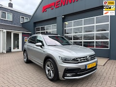 Volkswagen Tiguan - 1.4 TSI ACT Comfortline Business R-Line / Pano / ACC / Massage / Trekhaak