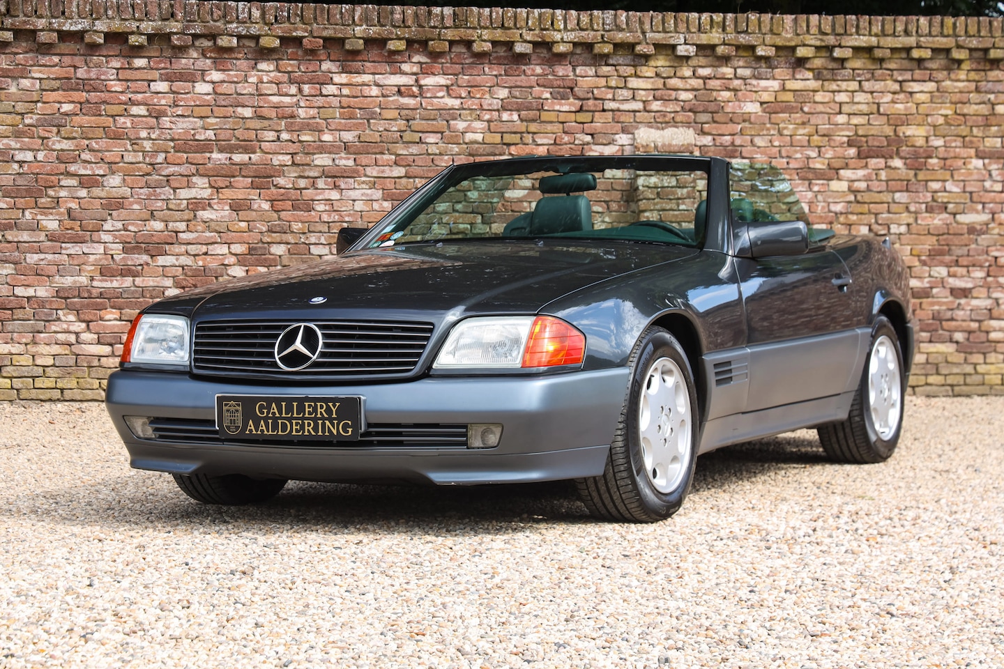 Mercedes-Benz SL-klasse Cabrio - 500 "Tannengrün - Fir Green" "Tannengrün - Fir Green" - The leather interior is entirely g - AutoWereld.nl