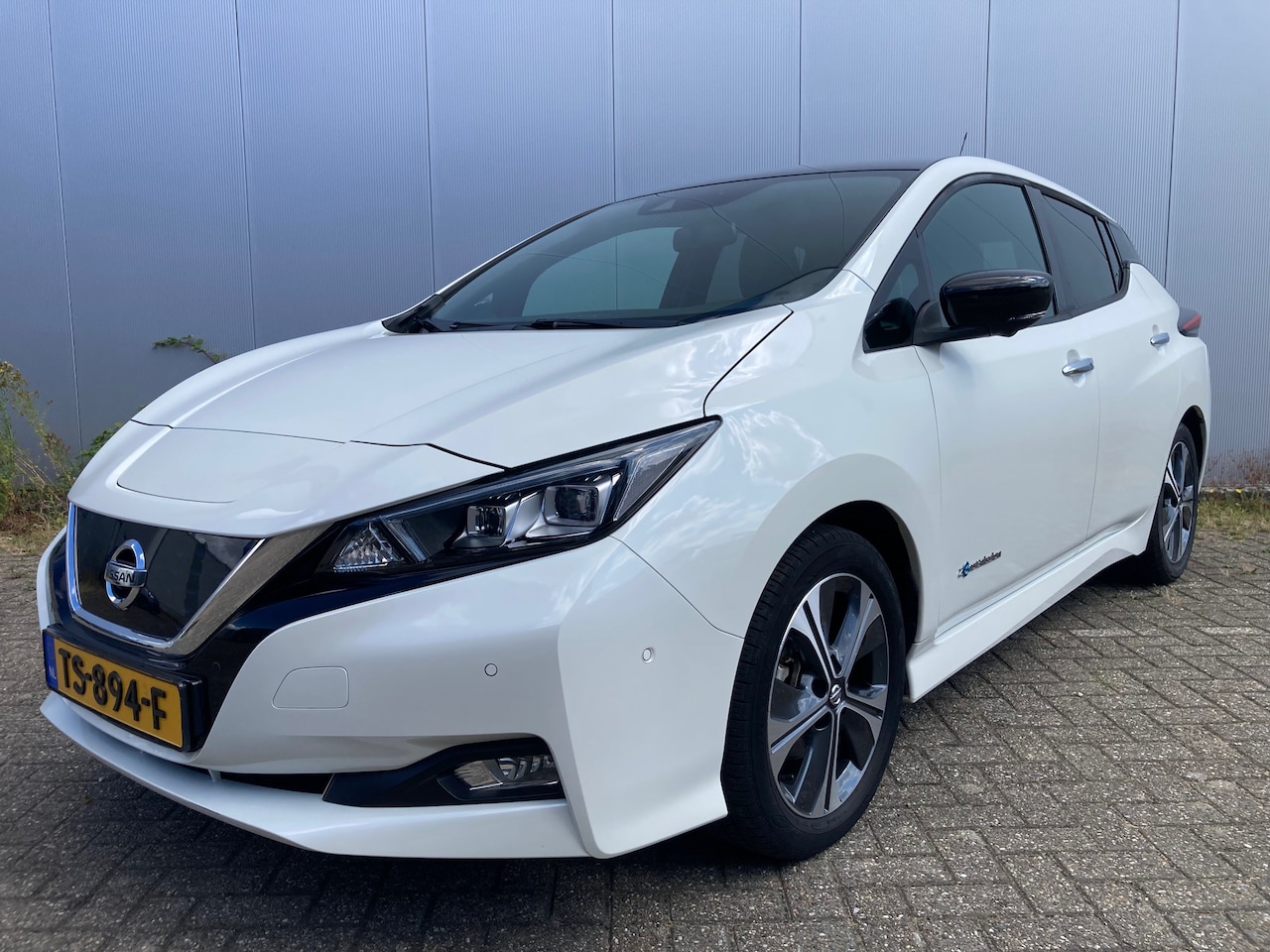 Nissan LEAF - Tekna 40 kWh SOH 90,9%, NL auto, 1e eigenaar, dealeronderhouden, 2 laadkabels - AutoWereld.nl