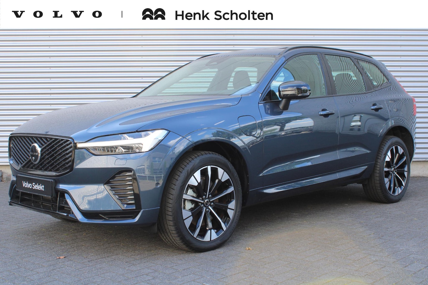 Volvo XC60 - 2.0 T6 Plug-in hybrid AWD Ultra Dark SOH-waarde 100% | - AutoWereld.nl