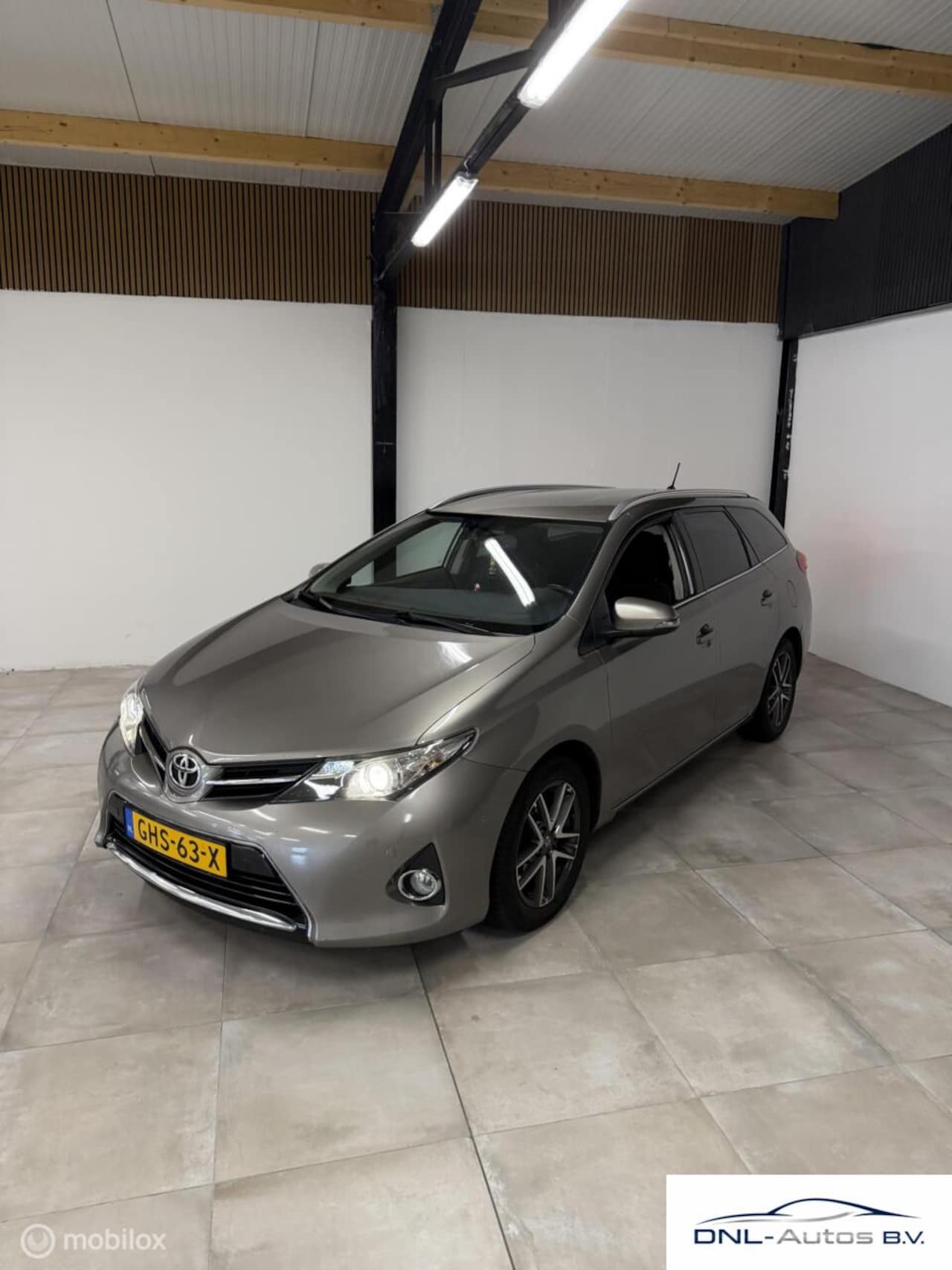 Toyota Auris Touring Sports - | Keyless | Camera | APK 2027 - AutoWereld.nl