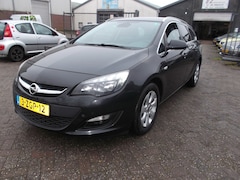 Opel Astra Sports Tourer - 1.4 Turbo Business +
