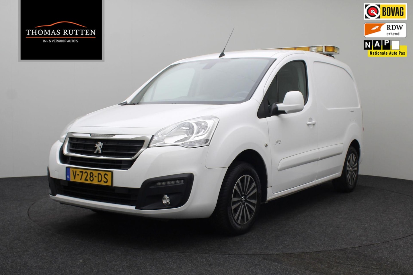 Peugeot Partner - 120 1.6 BlueHDi 100 L1 Première S&S 2017 | Trekhaak | Navigatie | Carplay | Cruise Control - AutoWereld.nl