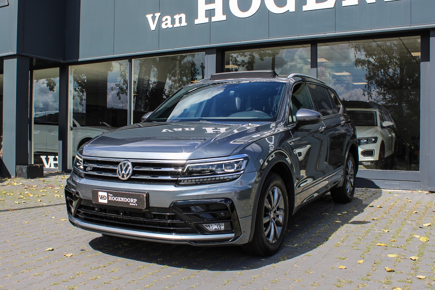 Volkswagen Tiguan - 2.0 TDI 4M R Line PANO NAVI 7p - AutoWereld.nl
