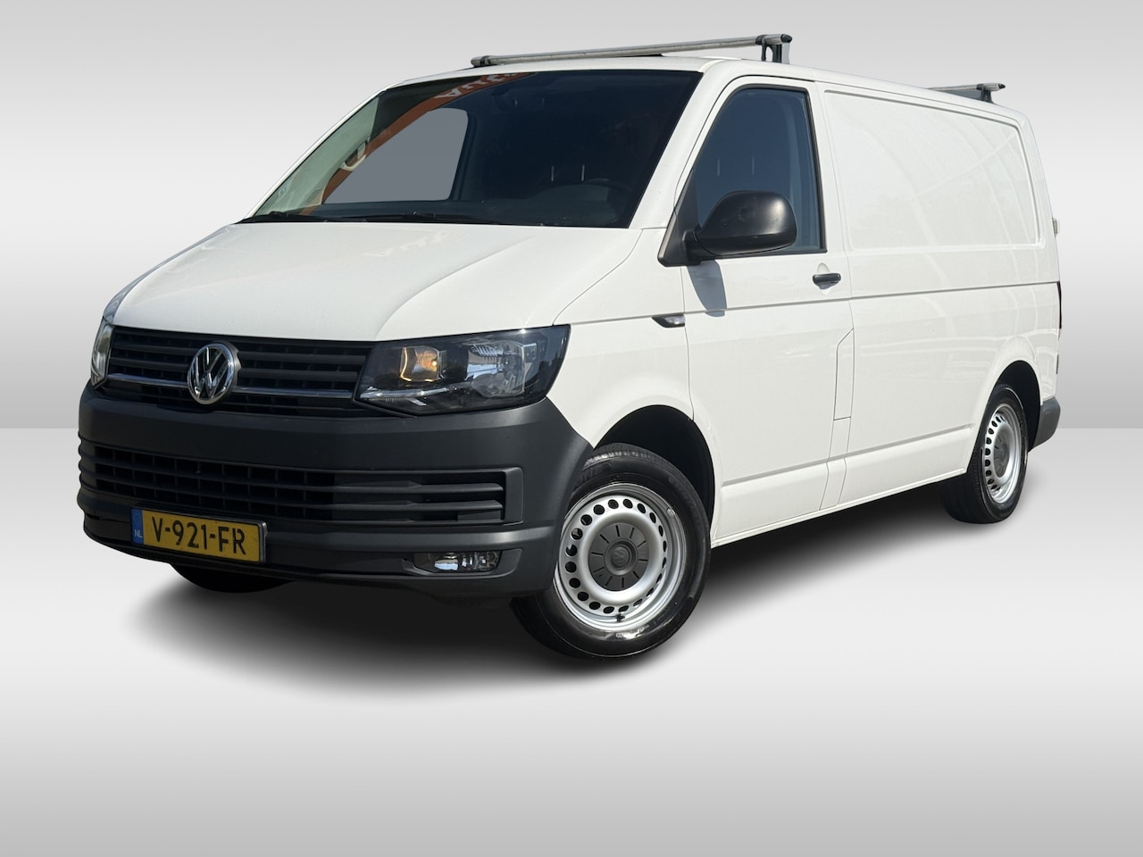 Volkswagen Transporter - 2.0 TDI L1H2 Highline Airco | Inrichting | APK 03/27 - AutoWereld.nl