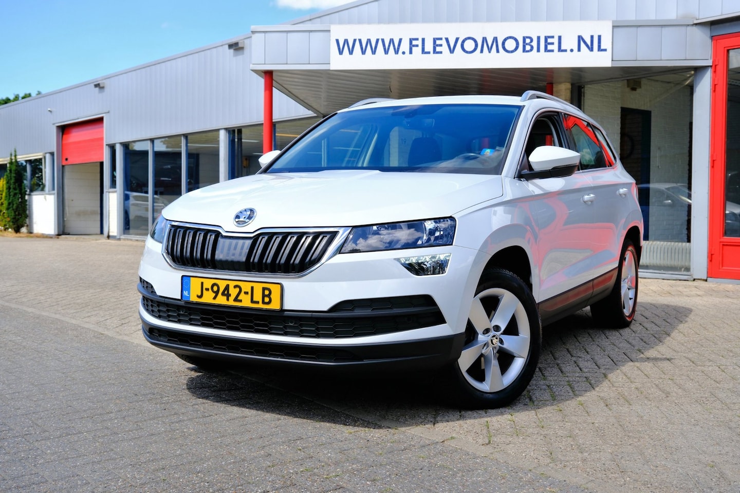 Skoda Karoq - 1.0 TSI Ambition Business Navi|Adapt.Cruise|CarPlay|Cam|LMV - AutoWereld.nl