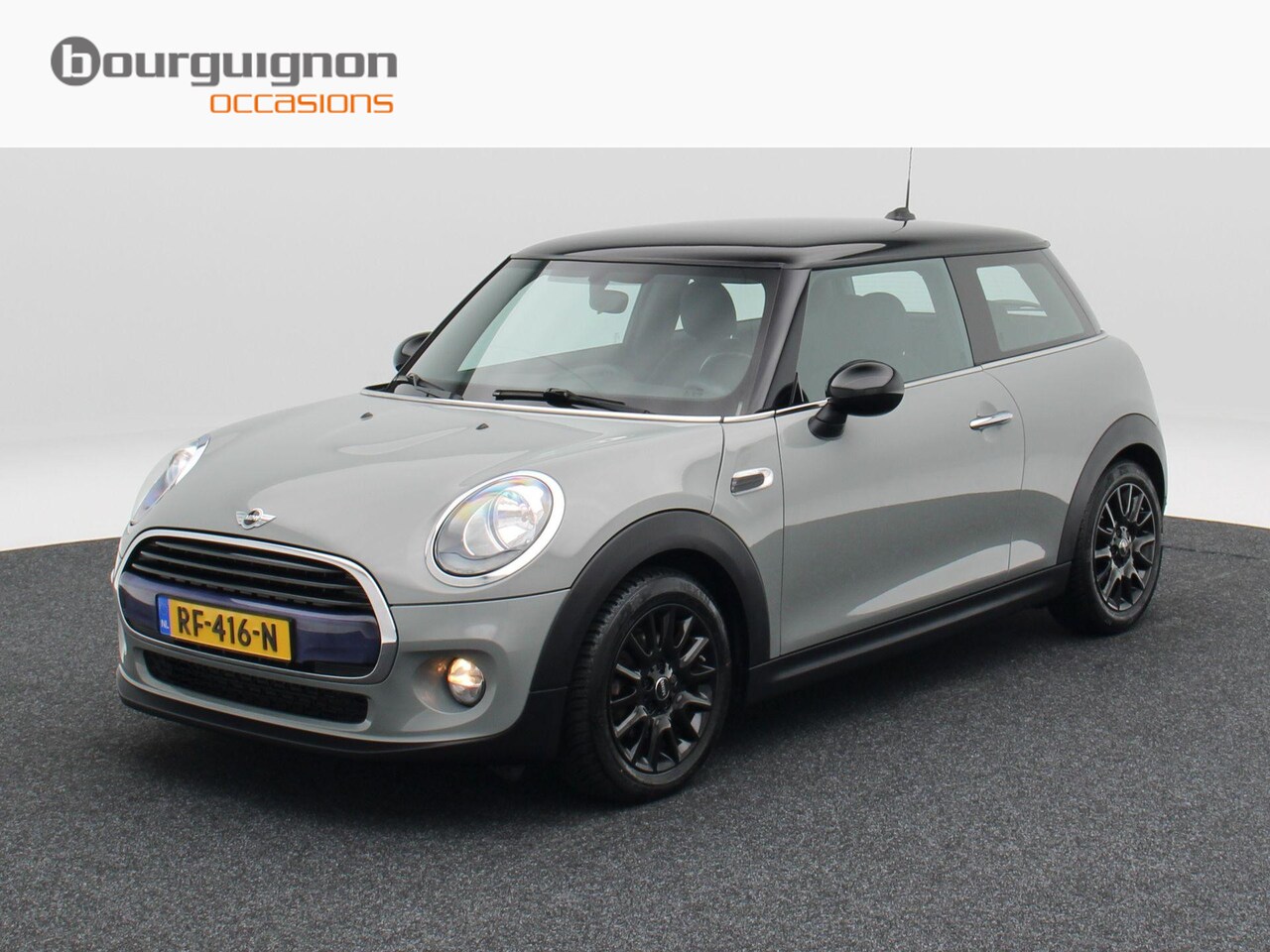MINI 3-Deurs - 1.5 Cooper Business | Cruise Control | Airco | Bluetooth | Navigatie | Parkeersensoren | 1 - AutoWereld.nl