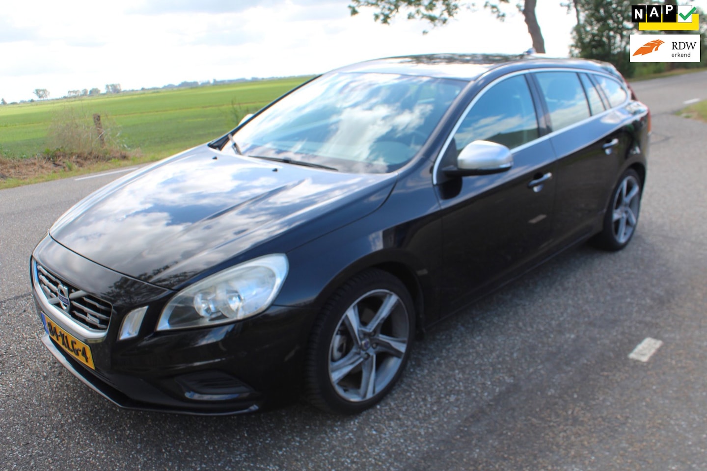 Volvo V60 - 1.6 T3 R-Design 1.6 T3 R-Design - AutoWereld.nl